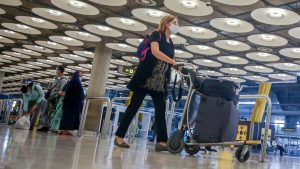 Un tercio de los españoles que trabajan en el extranjero son reacios a trasladarse a otro país por miedo al COVID